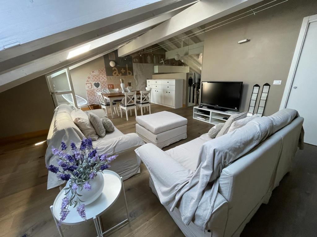 Charming Penthouse In Appartement *